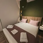 Relaxx & Tirana