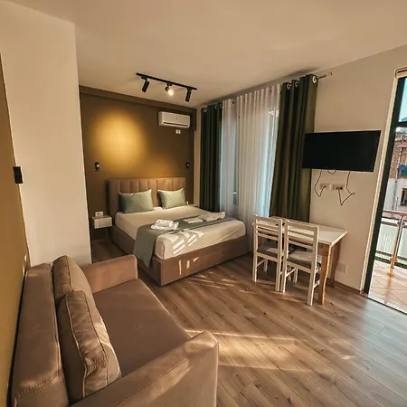 Relaxx & טיראנה