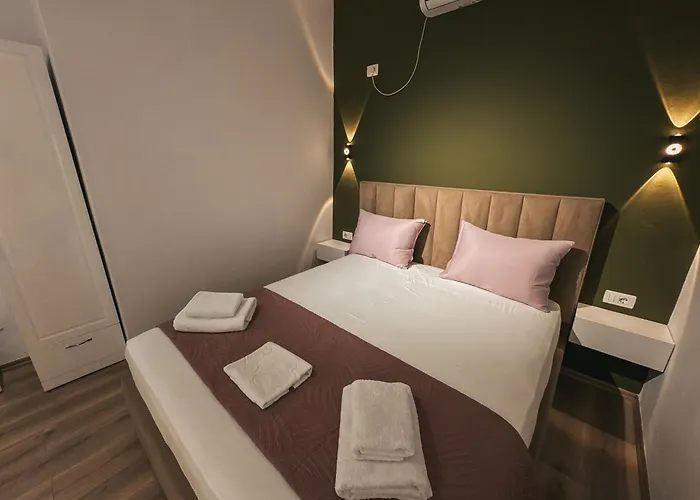 Relaxx & טיראנה